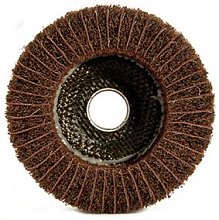 ABRA PLUS - Brusný kotouč z netkané textilie s vloženými vertikálními lamelami, AL/OX zrno.